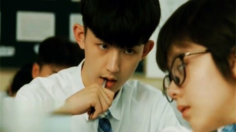 修剪草坪的小黄人 视频缩略图