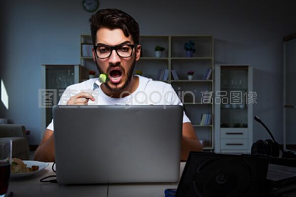 同屋聚会 视频缩略图