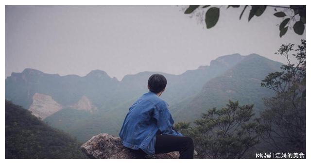 在他的阴影下 视频缩略图