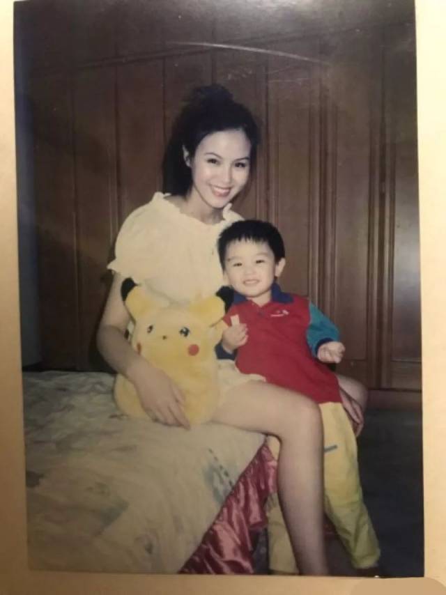 冰雪奇缘（粤语版） 视频缩略图