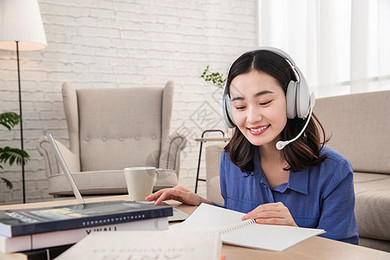 保卫战队之出动喇！朋友！ 视频海报