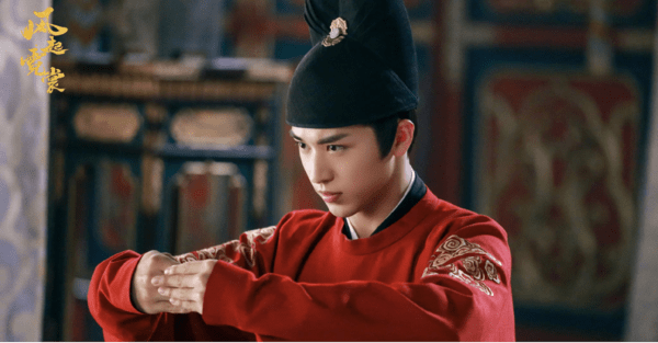 俏皮女学生 视频缩略图