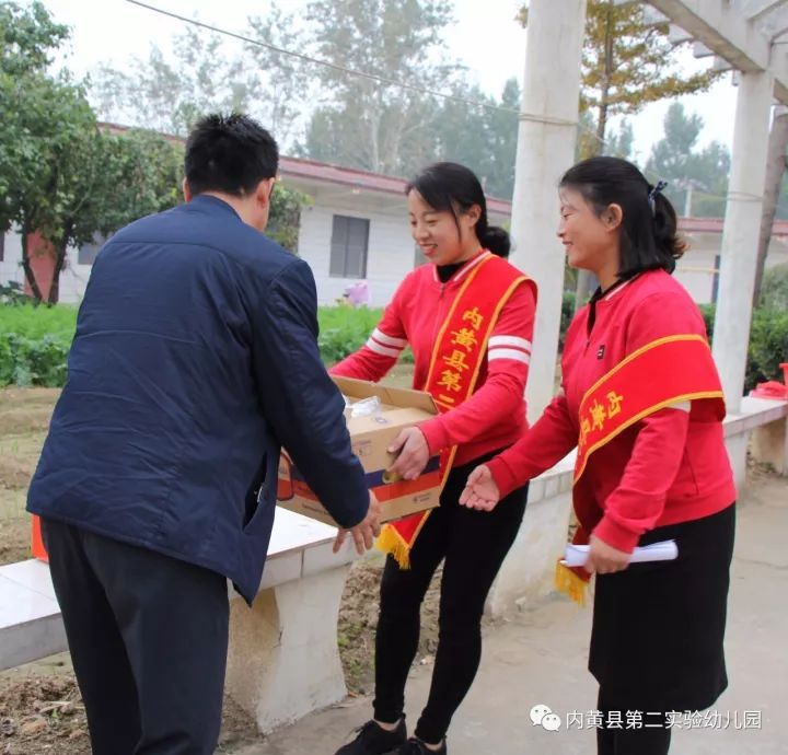 他的三个女儿 视频缩略图