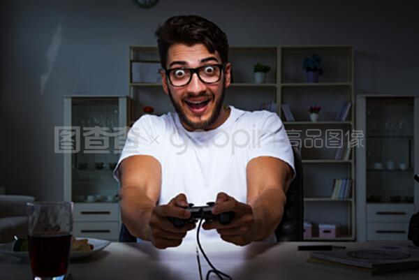 他的三个女儿 视频主图