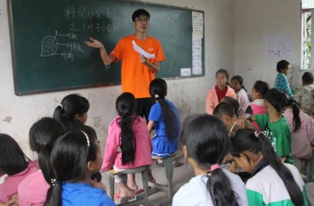 侏罗纪世界3 视频缩略图