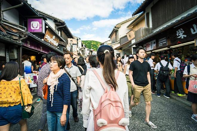 侵入者 视频缩略图