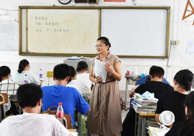 偷窥者 视频海报