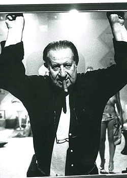 住货车的女士 视频缩略图