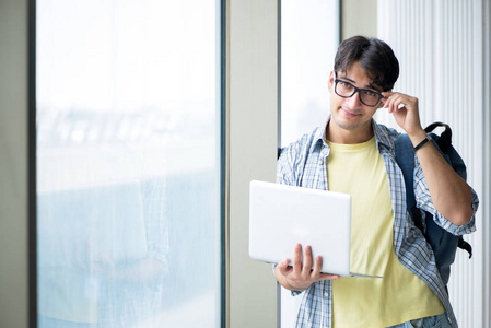 例外 视频缩略图