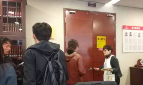 依然爱情服务生 视频缩略图